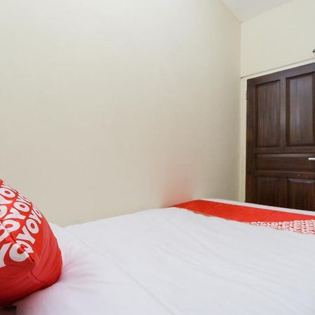 Hotel Oyo 1542 Yessy Mansion Ngabean Exterior foto